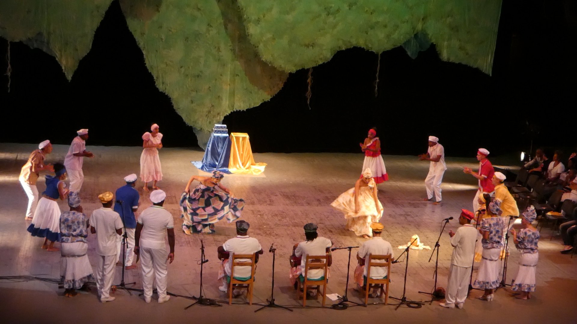 The first dancer of the BFC, Elsa Avilés Carmenates, playing Yemaya.