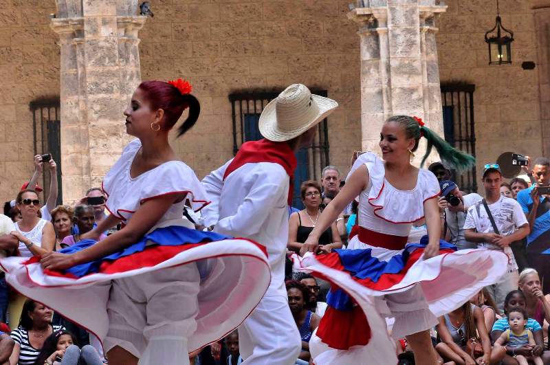 Ballet Folclórico de Camagüey ofrece su arte en paisajes urbanos capitalinos