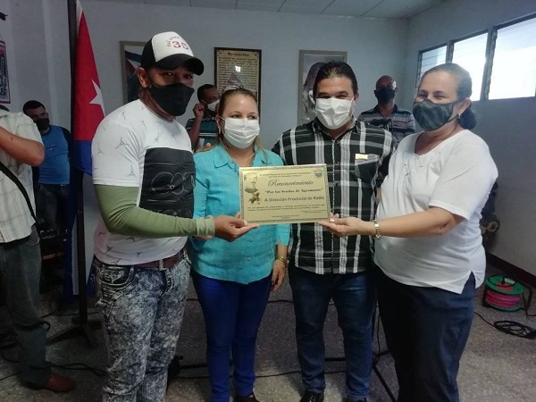 Otorgan Distinción Por las Sendas de Agramonte a Dirección Provincial de Radio en Camagüey (+ Fotos y Post)