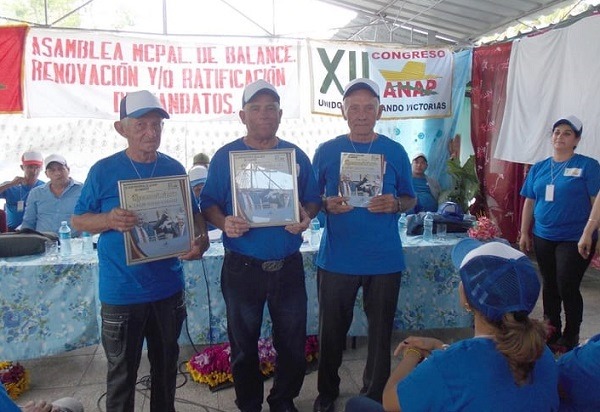 Comprometidos campesinos del municipio camagüeyano de Najasa a incrementar la producción de alimentos (+ Fotos) Comprometidos campesinos del municipio camagüeyano de Najasa a incrementar la producción de alimentos (+ Fotos)
