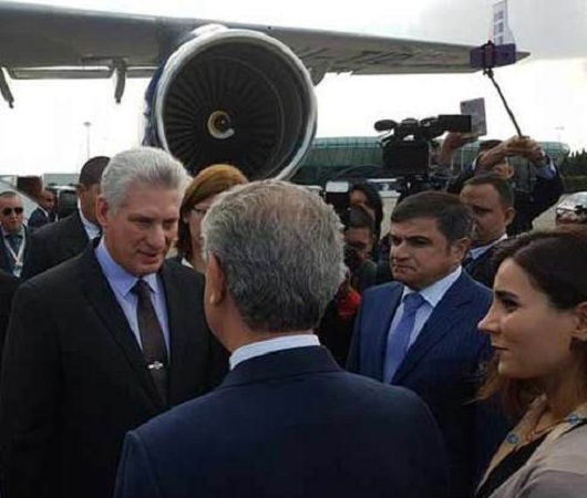 Llega a Bakú el Presidente cubano para asistir a Cumbre del MNOAL