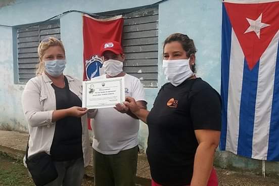Otorgan Distinción Por las Sendas de Agramonte a sucursal camagüeyana Caracol S.A