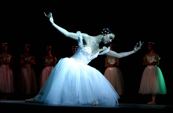 Cuba: bienvenida al curso escolar en Universidad de las Artes con Ballet Nacional