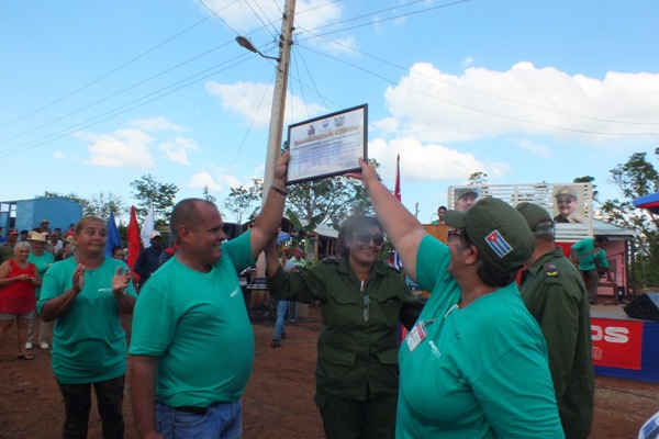 Trabajadores Azucareros del Camagüey festejan su día construyendo la solidaridad (+ Fotos)