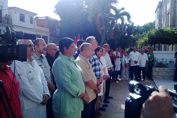 Presidente cubano asiste a inauguración de nueva sede de Instituto de Hematología e Inmunología