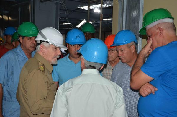 Ramiro Valdés chequea reparaciones en termoeléctrica de Nuevitas (+ Fotos)