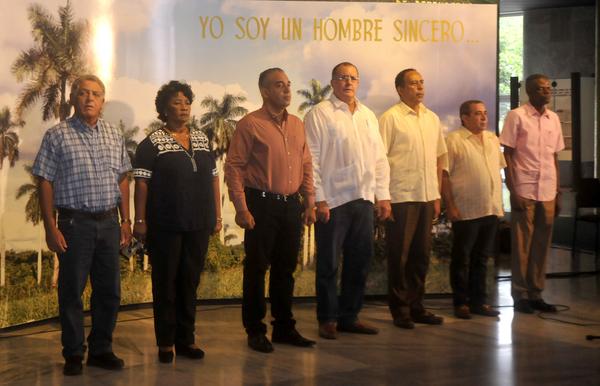Distinguen a trabajadores azucareros con Sello de Cincuentenario