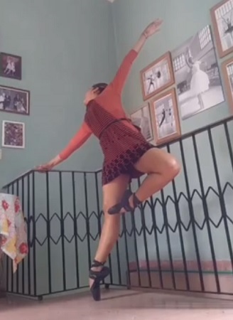 Integrantes del Ballet de Camagüey danzan con un mensaje positivo ante la Covid-19