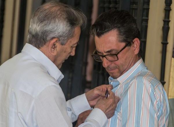 Cuba entrega Medalla de la Amistad a dirigente comunista español