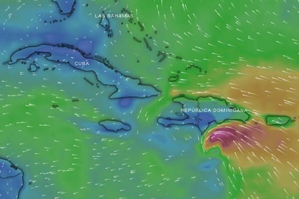 Huracán Elsa se debilita ligeramente