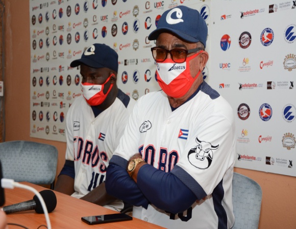 Miguel Borroto continúa como director técnico del equipo de béisbol de Camagüey