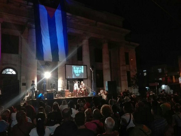 Arte para felicitar a un creador eterno en Cuba