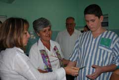 Liuba María Hevia intercambia con niños hospitalizados en Camagüey 