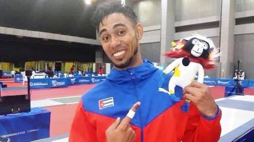 Esgrimista camagüeyano aportó dos preseas doradas a Cuba en Juegos regionales