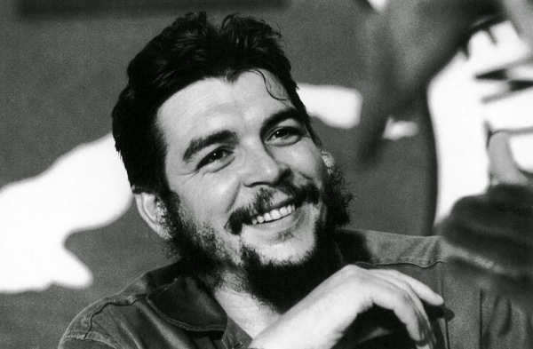 Brigada internacional rinde homenaje al Che Guevara desde Cuba