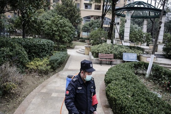 Cierran escuelas y sitios turísticos en China por epidemia derivada de coronavirus