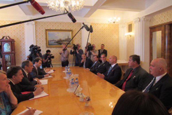 Canciller ruso dialoga con héroes cubanos