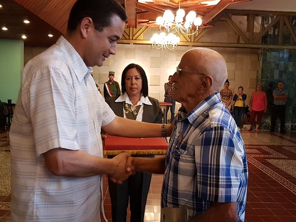 Condecoran a campesinos camagüeyanos (+ Fotos)