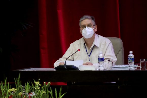 Amplio debate sobre conceptualización del modelo económico y social cubano