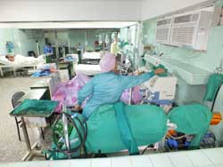 Voto por la vida en Cuidados Intensivos del Hospital Amalia Simoni, de Camagüey