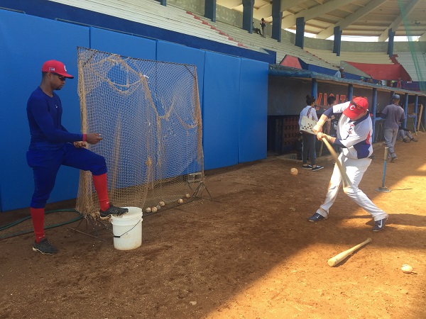 Leonel Segura y Humberto Bravo, jugadores de los Toros de los que se espera destaque ofensivo.