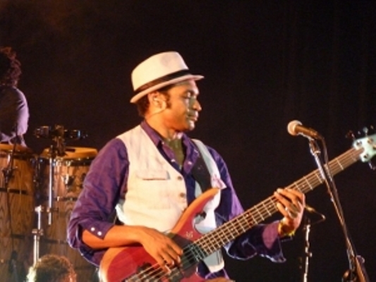Descemer Bueno cantará en Camagüey el 22 de junio