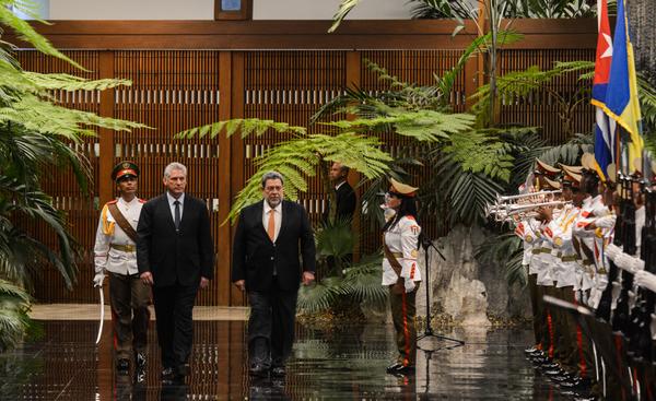 Recibe Díaz-Canel al Primer Ministro de San Vicente y las Granadinas (+ Fotos) Recibe Díaz-Canel al Primer Ministro de San Vicente y las Granadinas (+ Fotos)