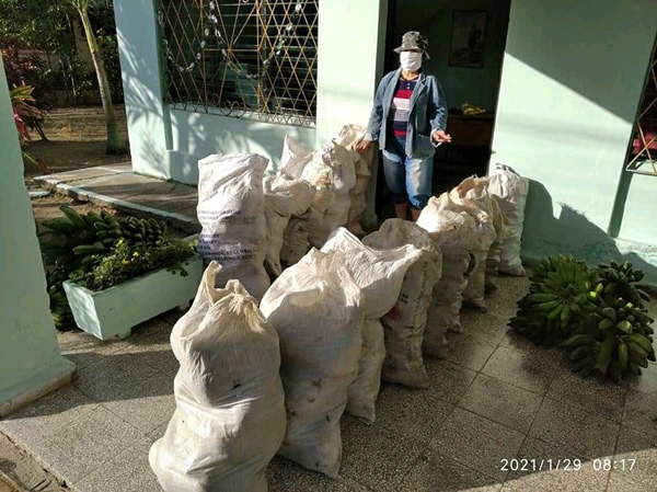 Recibe hospital camagüeyano donación de productos agropecuarios