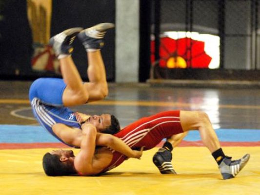 Varios cubanos ente finalistas de torneo internacional de Lucha