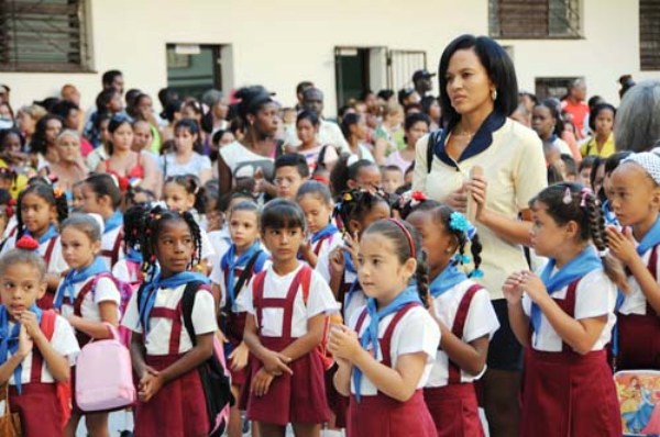 Más de un millón 700 mil educandos cubanos a las aulas