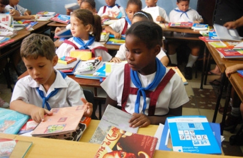 Cuba preserva la enseñanza gratuita, pese al bloqueo de EE.UU.