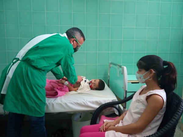 En el Hospital Pediátrico de Camagüey el amor es más fuerte que el bloqueo (+ Audio)