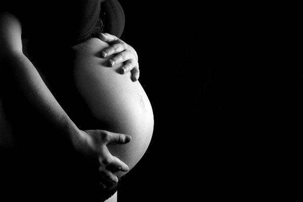 El Alzheimer puede comenzar desde el embarazo, demuestra estudio