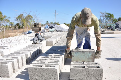 Industrias Locales en Camagüey  a favor de la construcción de viviendas