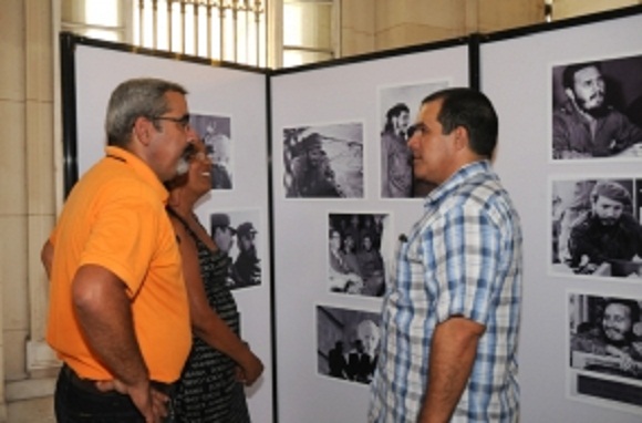 Exponen colección fotográfica dedicada a Fidel en el Museo Exponen colección fotográfica dedicada a Fidel en el Museo