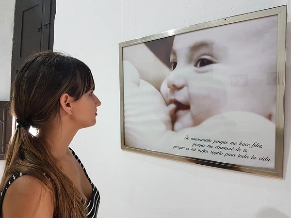 Exposición fotográfica en Camagüey enaltece a la lactancia materna (+Audio y Foto)