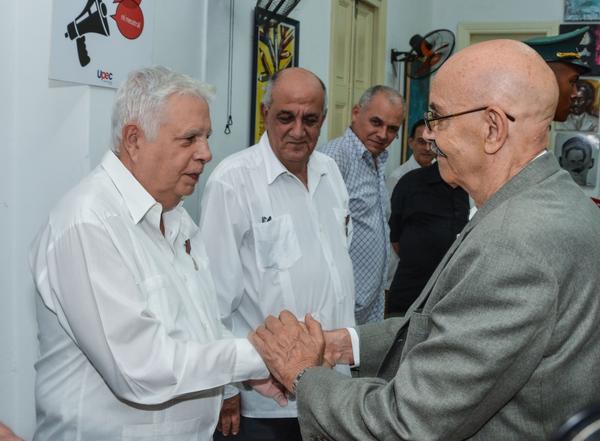 Rolando Alfonso Borges  recibe Distinción Félix Elmuza