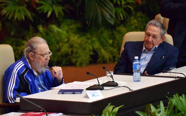 Fidel Castro asiste a clausura del VII Congreso del PCC (+Audio)