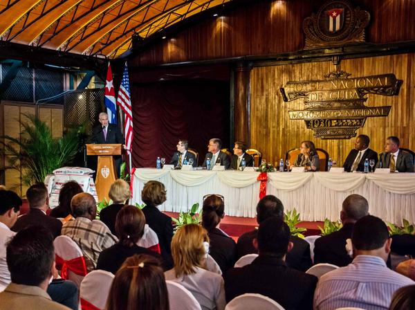Inaugura Gobernador de Missouri foro de negocios en Cuba