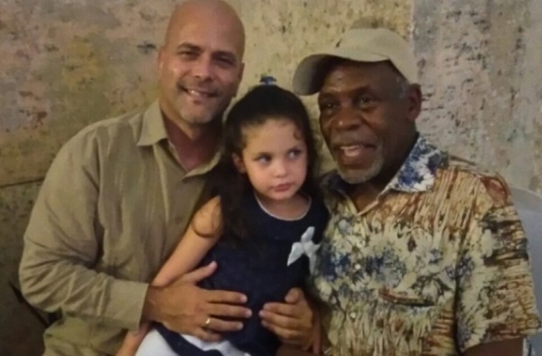 Sostuvieron emotivo encuentro Gerardo Hernández y su hija Gema con Danny Glover