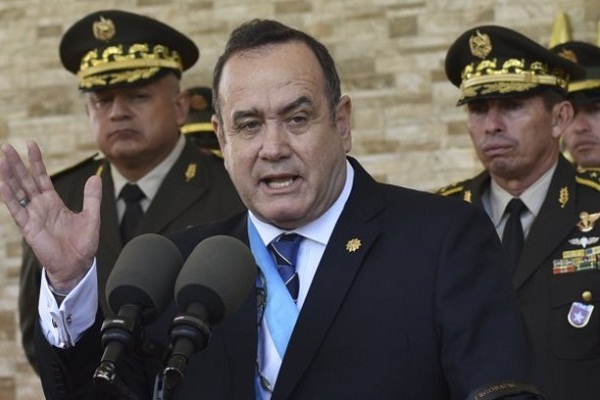 Giammattei se suma a la escalada derechista contra Venezuela