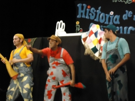 La Caperucita espera por los niños en la sede del Guiñol de Camagüey