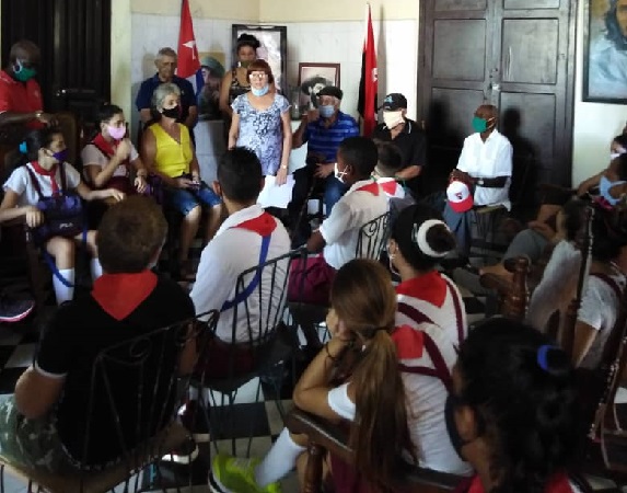 En Camagüey, encuentro de generaciones mantiene vivo el legado del Comandante Almeida