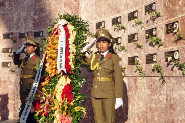 Homage of the people of Cuba to Haydee Santamaria and Melba Hernandez. Photo: Radio Cadena Agramonte.