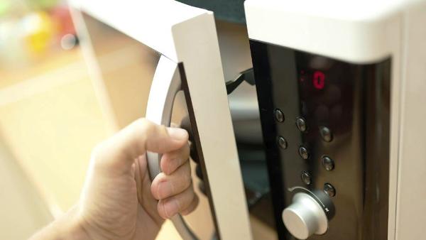 ¡Cuidado!: los hornos microondas contaminan como los automóviles