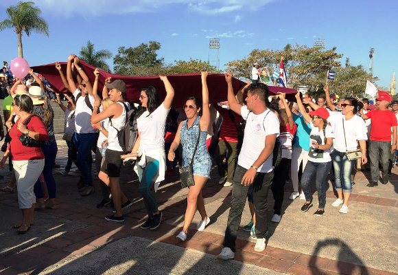 Jóvenes camagüeyanos cerrarán desfile popular por el Día Internacional de los Trabajadores