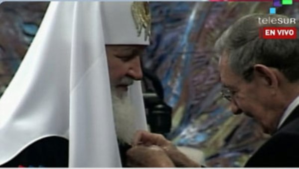 Raul Castro bestows Jose Marti Order on Kirill