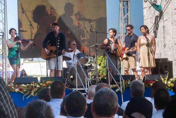 El grupo folklórico The Jerry Cans, de Canadá, país invitado de honor a la XXVI Feria Internacional del Libro de La Habana 2017.