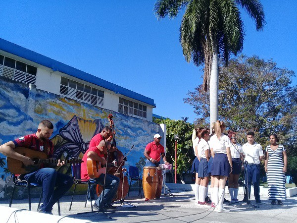 Futuros maestros en Camagüey rinden homenaje al líder de la Revolución cubana 