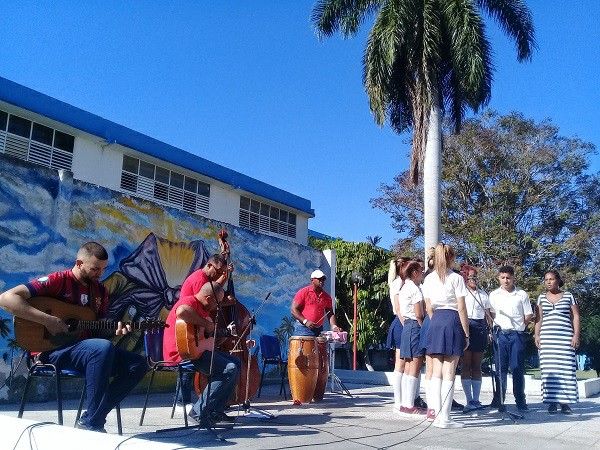 Futuros maestros en Camagüey rinden homenaje al líder de la Revolución cubana